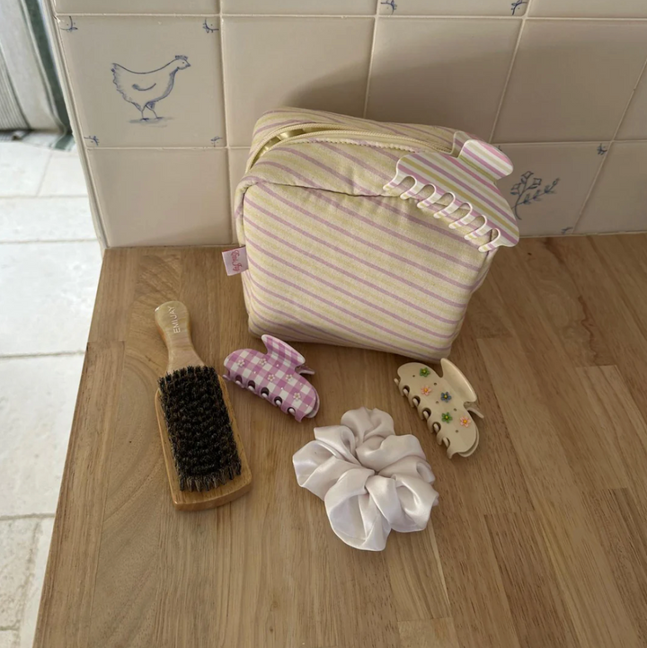 Emi Jay Sweetheart Claw Clip in Daisy Pink Picnic